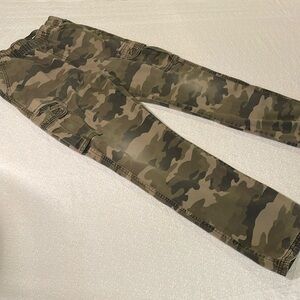 Children’s PLACE Cargo Pants Boys Girl 16 Elastic Waist Camouflage Pull on